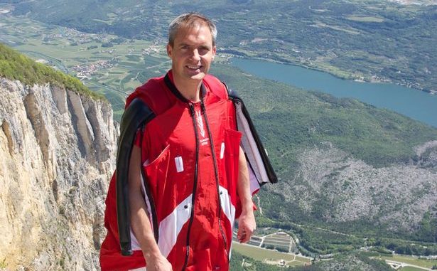 Olympic 2012 Bond parachutist Mark Sutton dies in Alps crash
